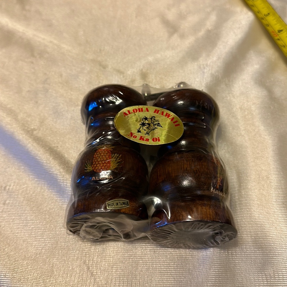 NEVER USED Hawaii Souvenir Wooden Salt and Peper Shaker.
